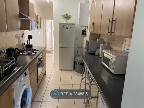 Cleveley Crescent, London W5, Room to rent