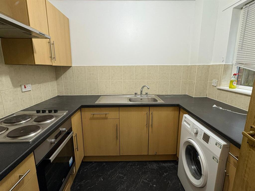 Tudor Close, Hatfield photo 4