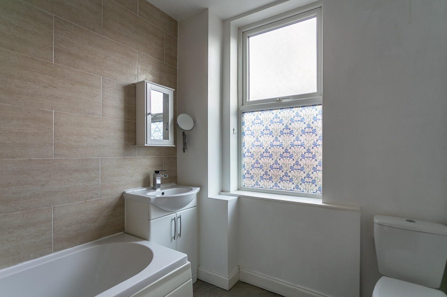 2 Bed Terraced House, Cecil Mount, LS12, N1 7GU photo 2