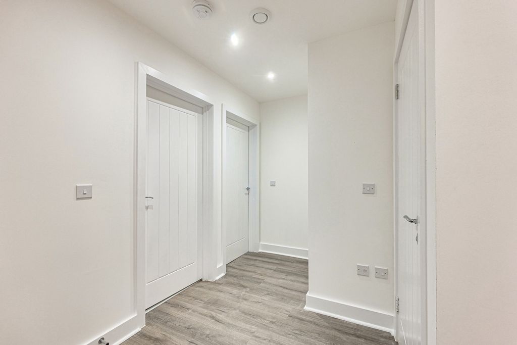 Additional image 10 of 1 bed flat for saleHigh Street, Rayleigh SS6