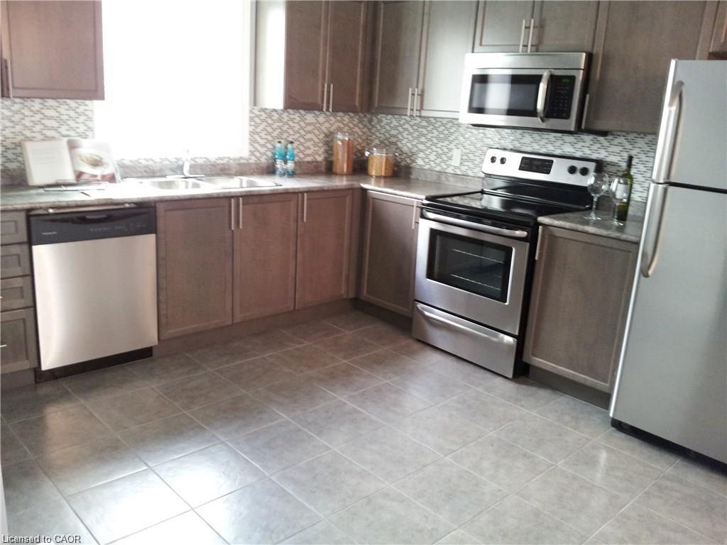 3-55 Mooregate Crescent, Kitchener, ON, N2M 0A6 photo 2