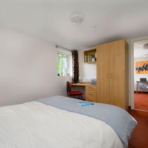 £320 per week for 51 weeks - Only 1 bed flat, separate living and bedroom at Cadnam Hall, student accommodation B17 photo 3