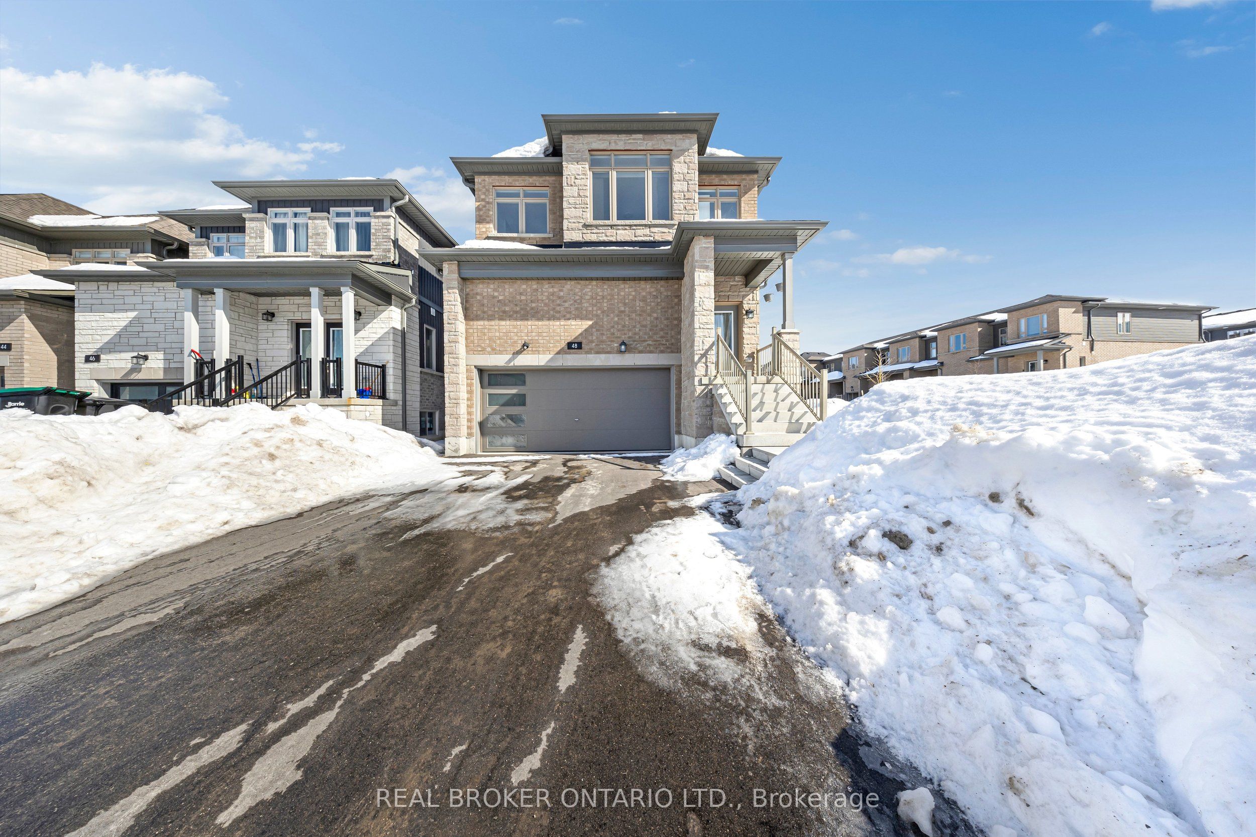 48 Barnyard Trail, Barrie, ON, L9J 0C2 photo 2