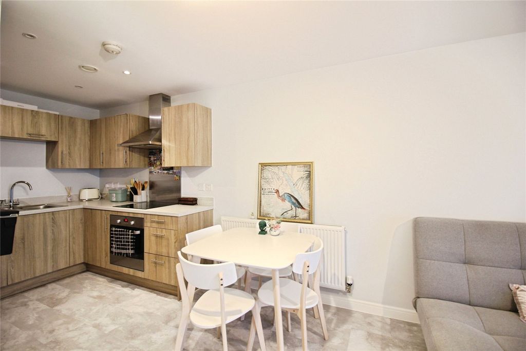 Additional image 10 of 1 bed flat for saleOscar Wilde Road, Reading RG1