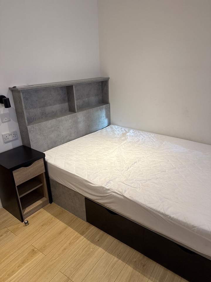 Studio Flat, The Headrow, LS1, N1 7GU photo 2