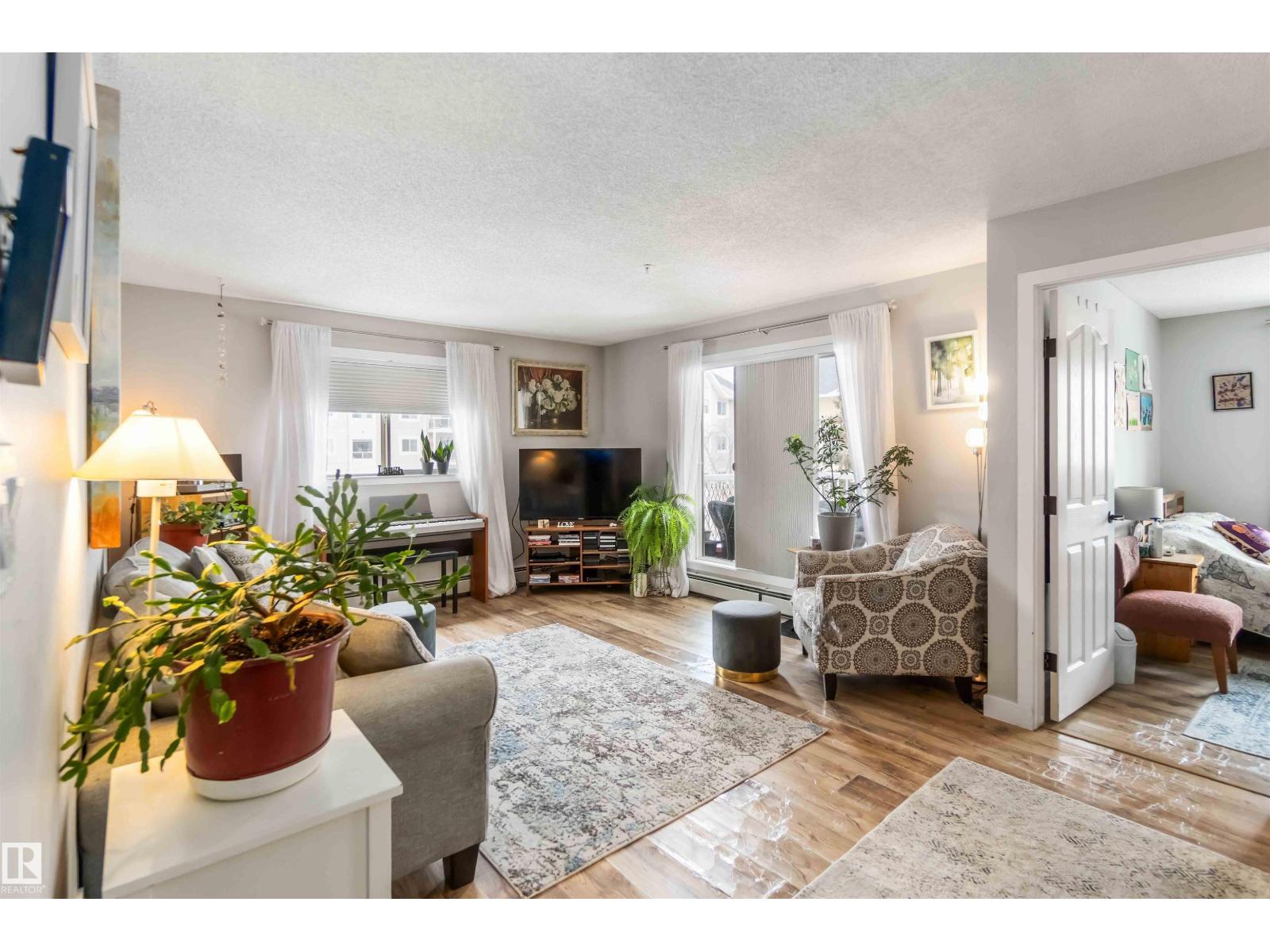 329-17447 98a Avenue NW, Edmonton, AB, T5T6M4