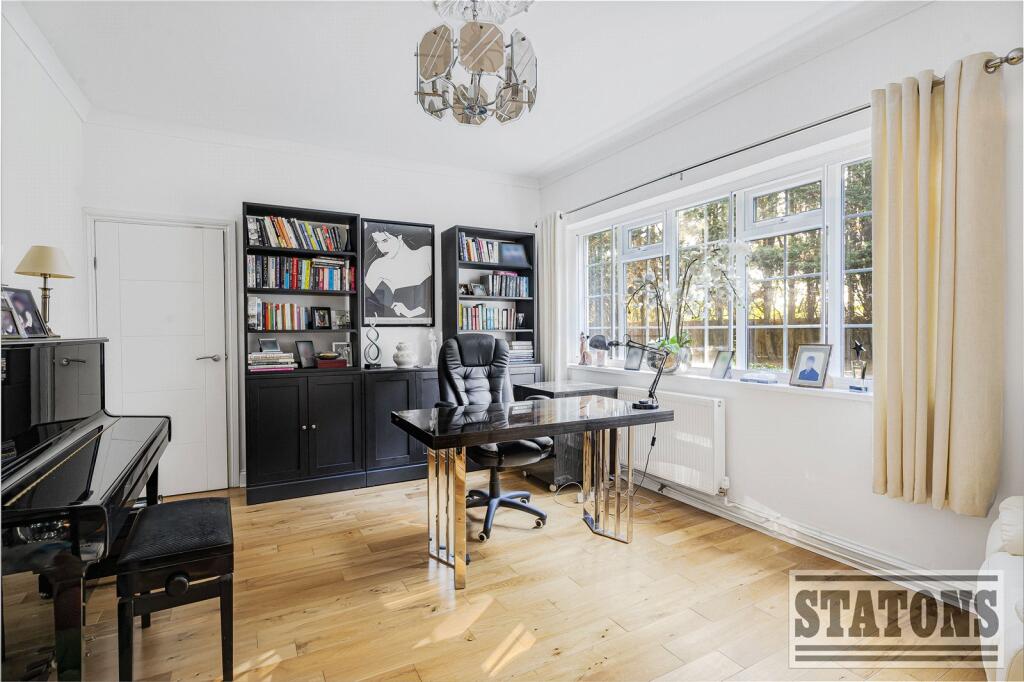 Additional image 10 of Dixons Hill Close, Brookmans Park, Hatfield, Hertfordshire, AL9
