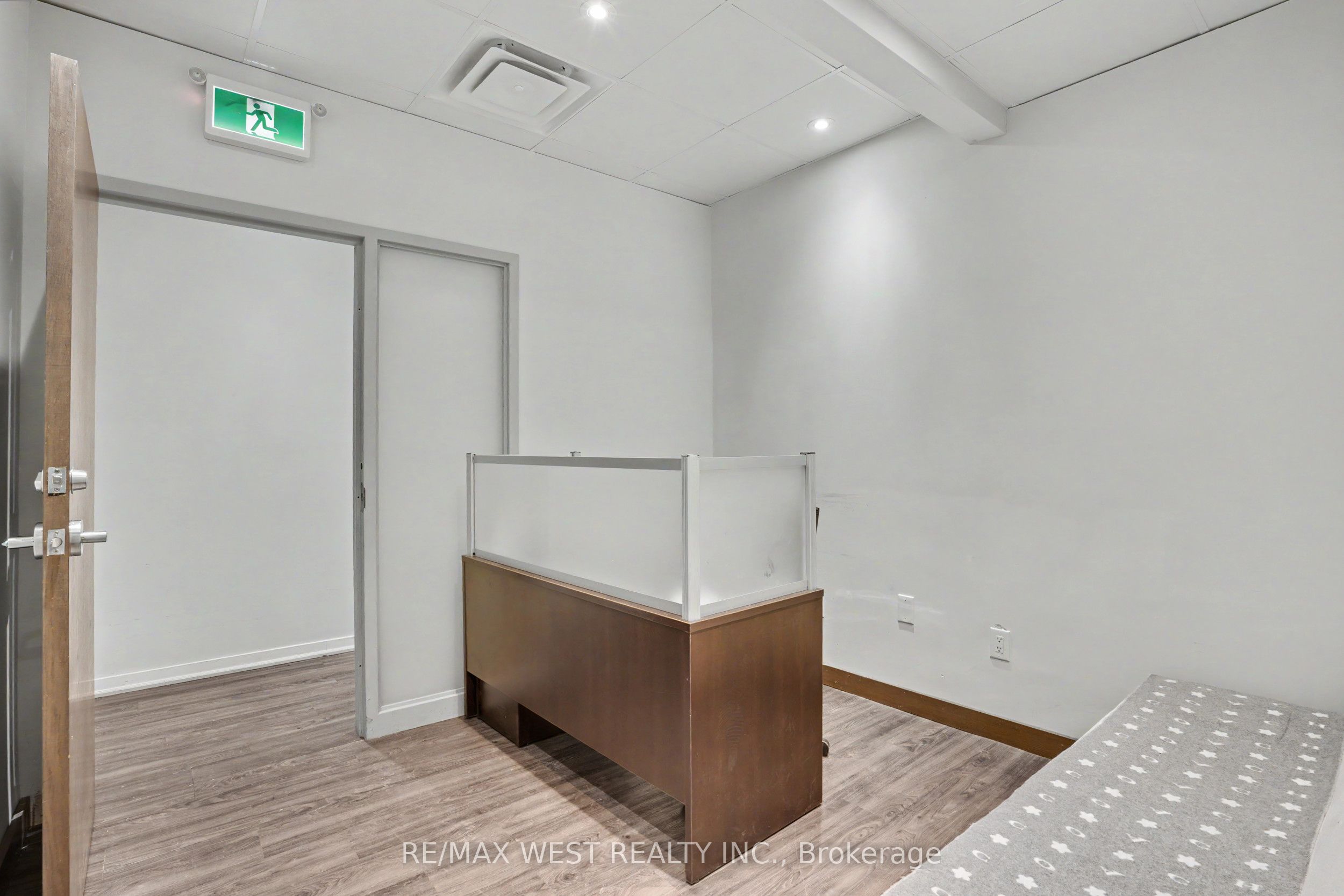 Additional image 3 of 204-6174 Yonge Street, Toronto, ON, M2M 3X1