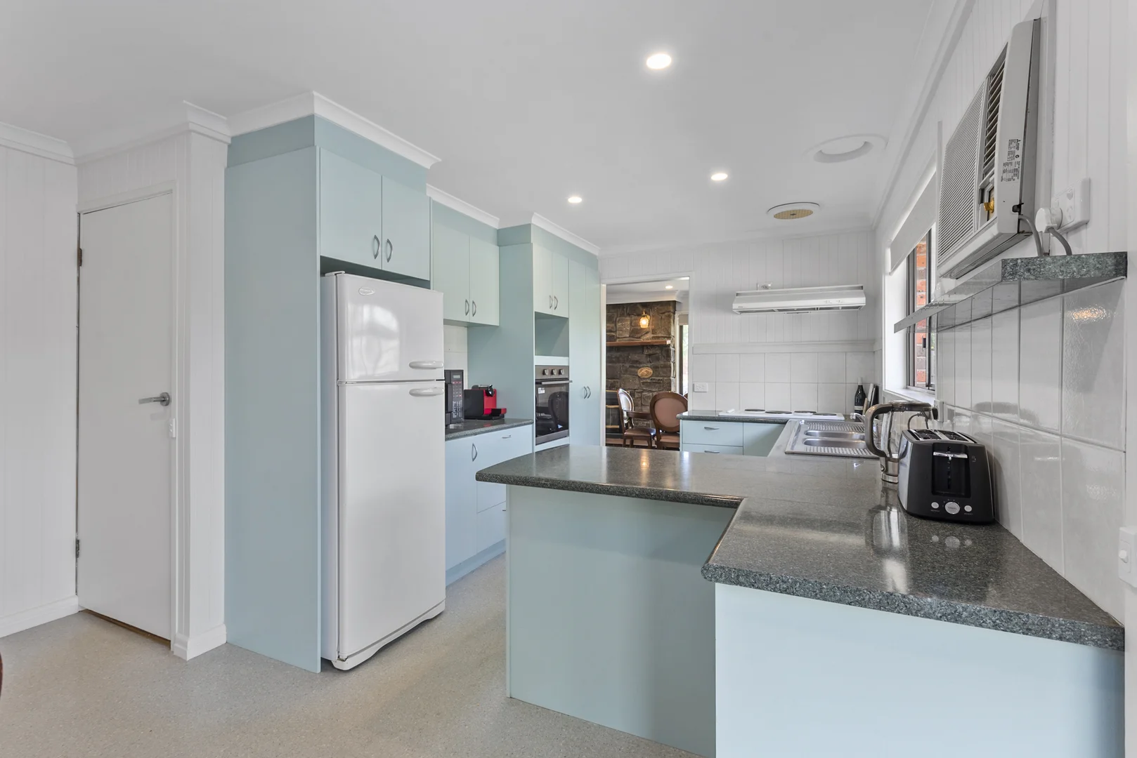 8 Carcoola Court, Rosebud VIC 3939 photo 2
