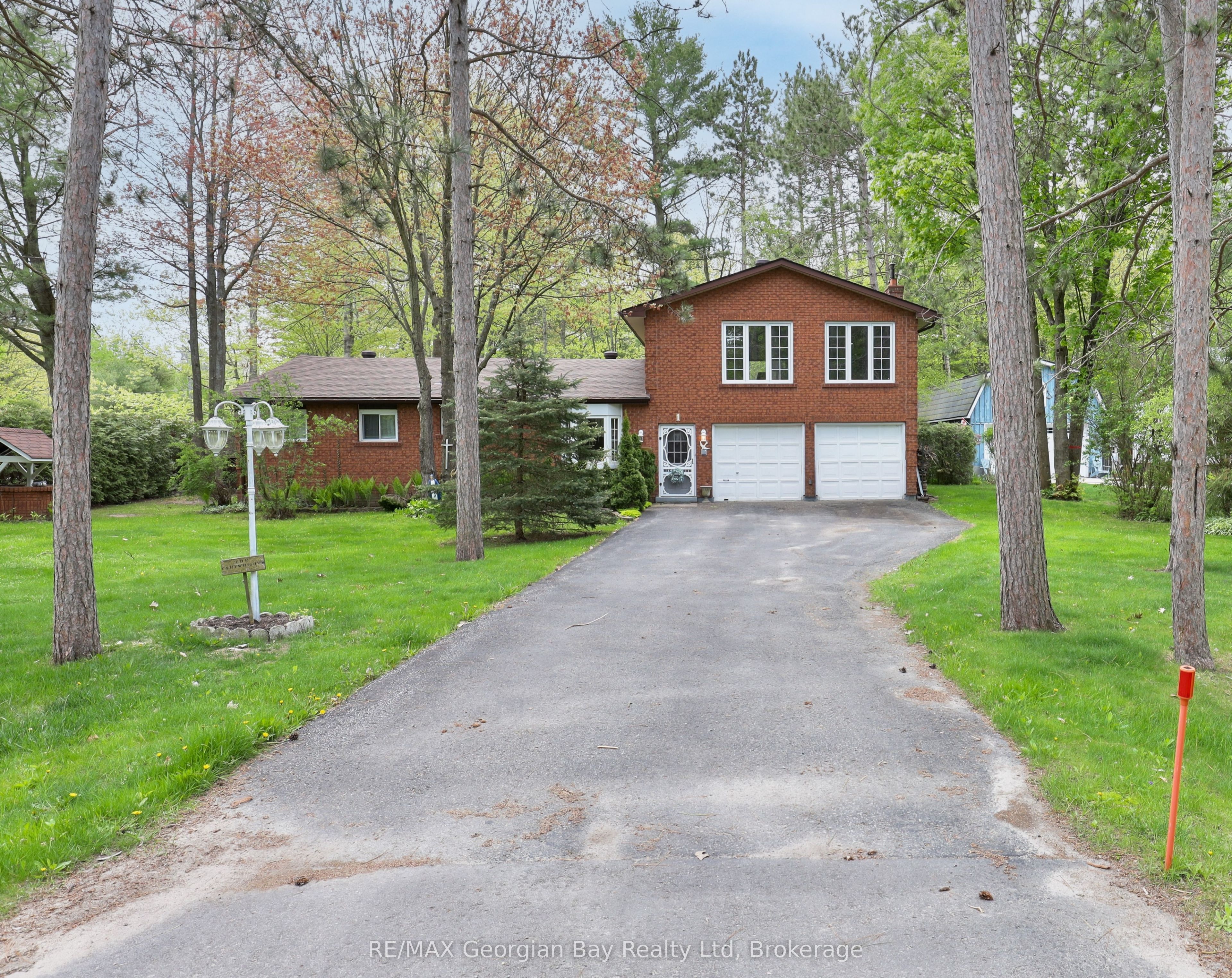 1 Lindale Avenue, Tiny, ON, L9M 0J2