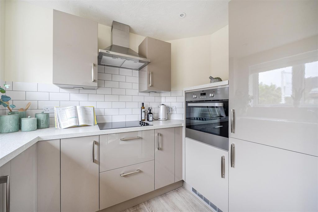 Additional image 2 of 1 bed flat for saleBeeches Lodge, Reedham Road, Burnham SL1