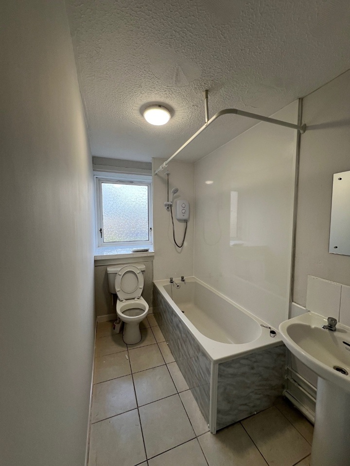 2 Bed Flat, Sandaig Road, G33, N1 7GU photo 5