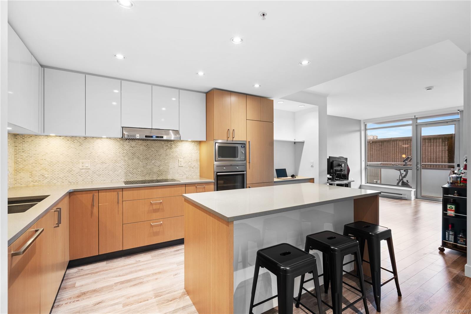 Additional image 3 of 305-838 Broughton Street, Victoria, BC, V8W 1E4