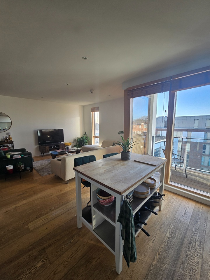 Room in a Shared Flat, Wingate Square, SW4, N1 7GU