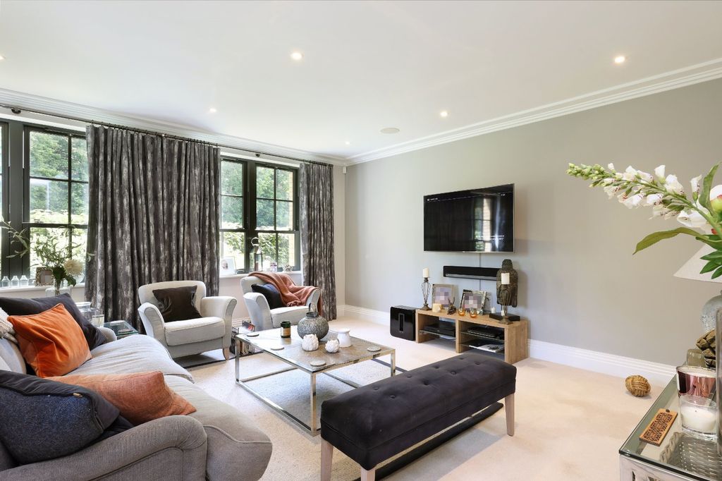 Additional image 4 of 2 bed flat for saleGlen Island, Taplow, Buckinghamshire SL6