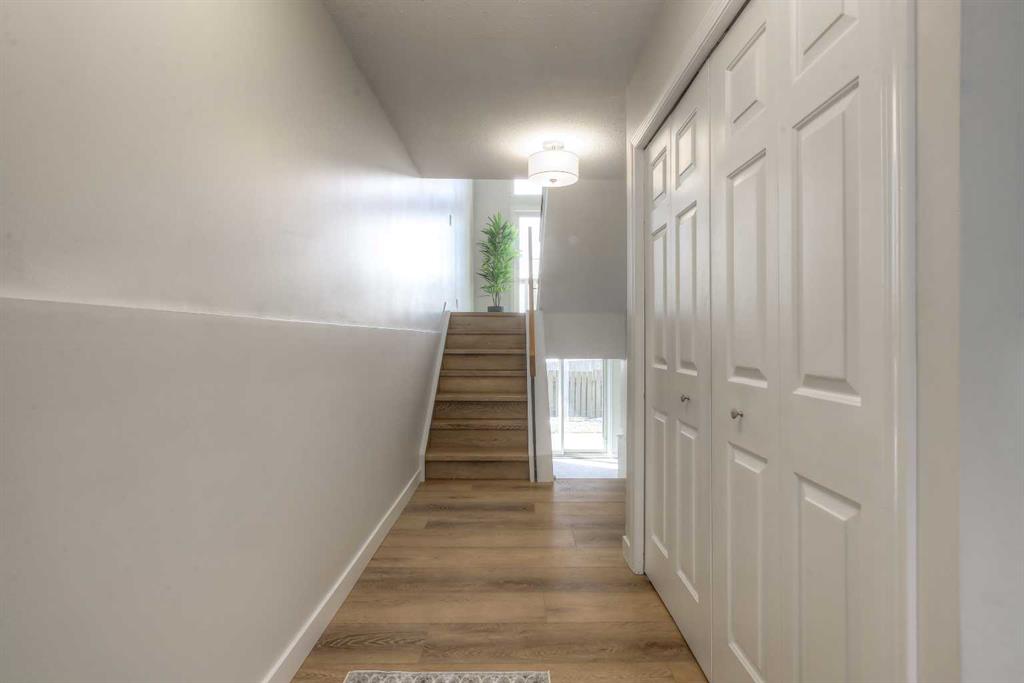 Additional image 3 of 134 Glamis Terrace SW, Calgary, AB, T3E6V3