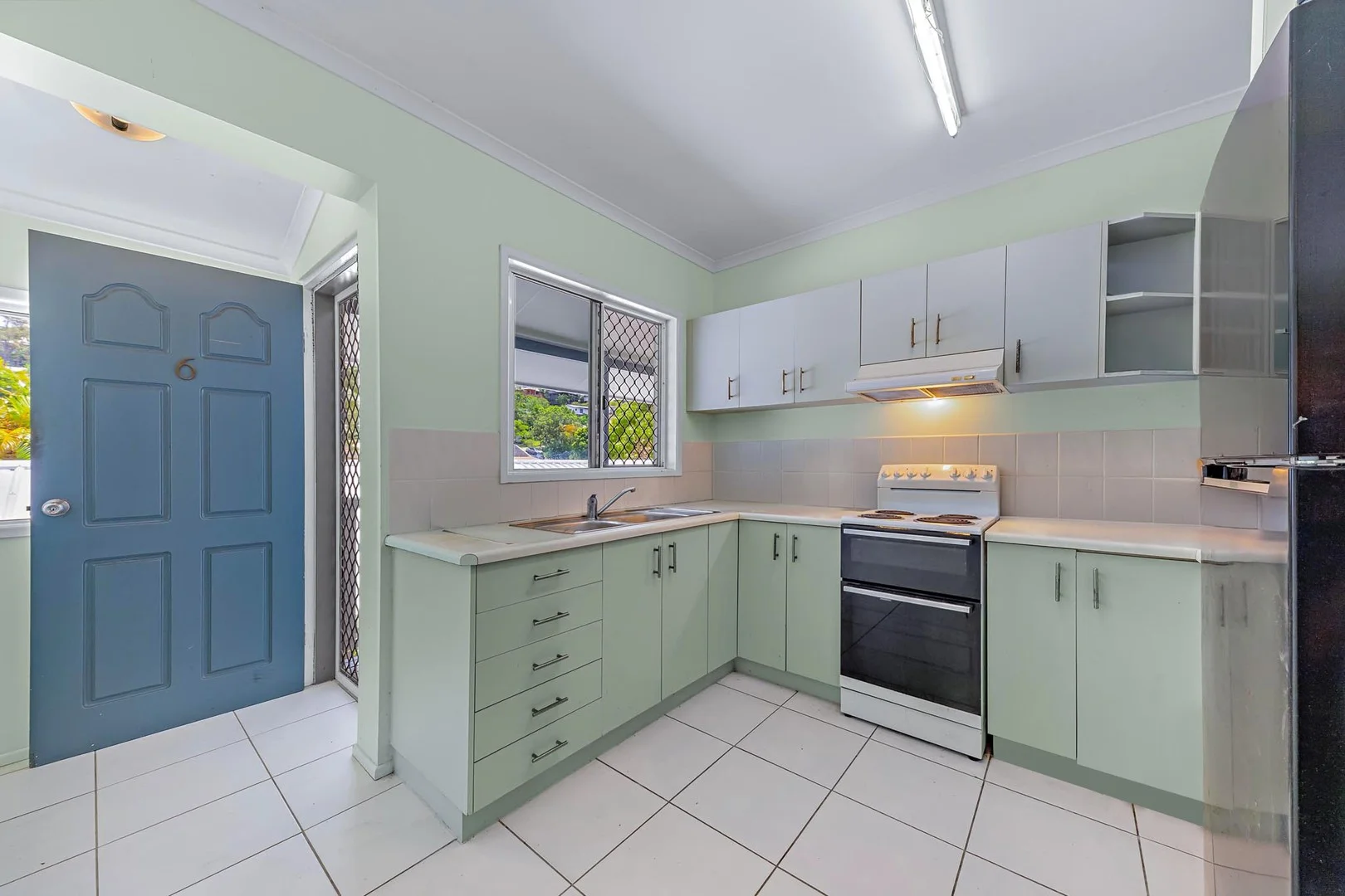 6/19 Tropic Road, Cannonvale QLD 4802