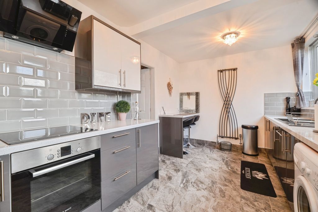 2 bed terraced house for saleTithe Barn Road, Stockton-On-Tees TS19 photo 5