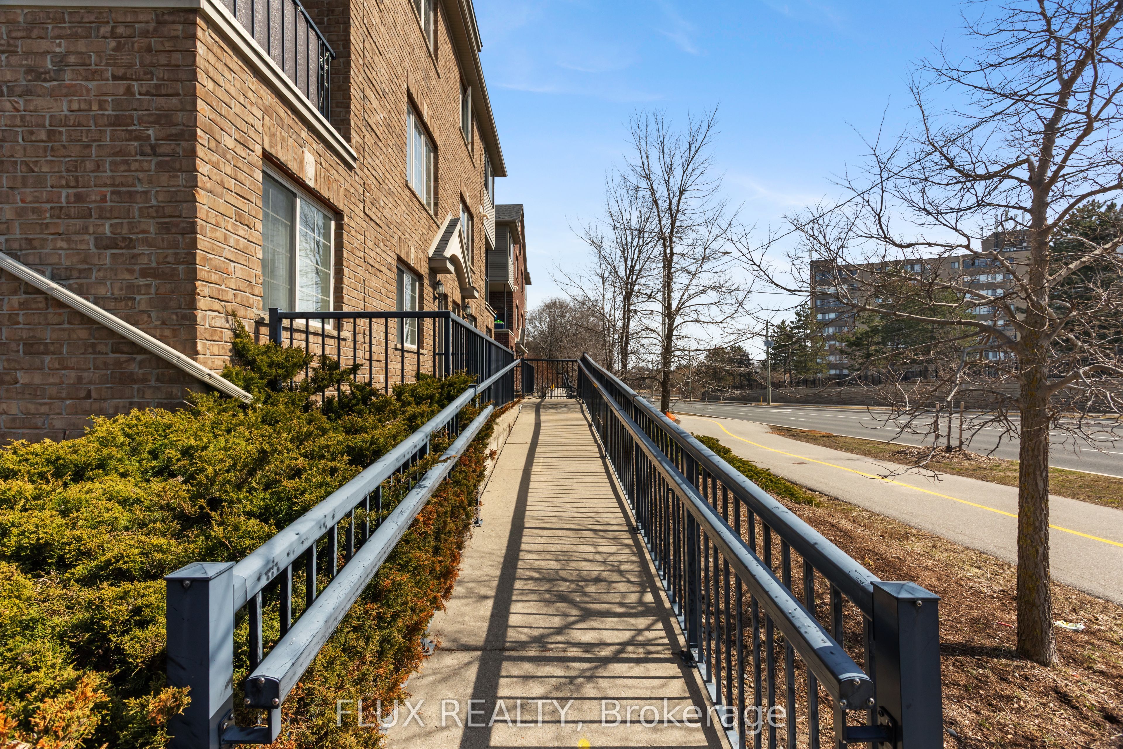 20-950 Highland Road W, Kitchener, ON, N2N 0A5 photo 3