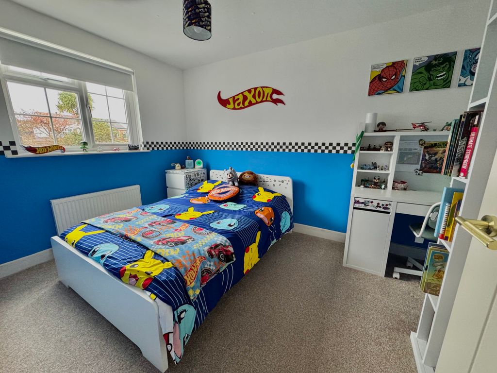 Additional image 8 of 4 bed detached house for saleSamber Close, Lymington SO41