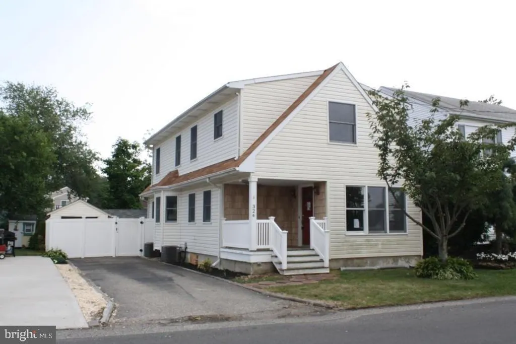 324 Lakewood Avenue, Ocean Gate, NJ 08740