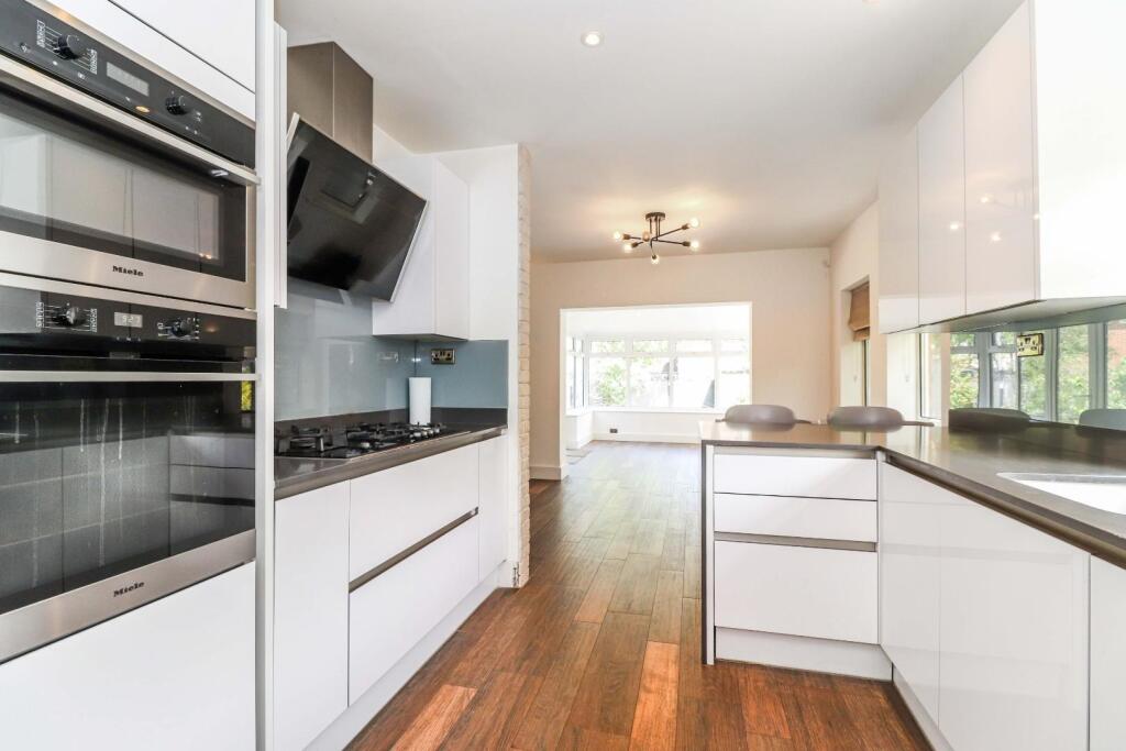 Hazel Road, Park Street, St. Albans photo 3