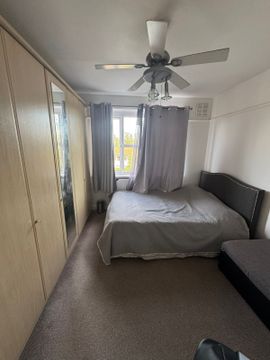 Forest Road IG6, Room to rent