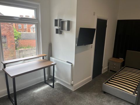 Main Street, Nottingham NG16, Studio to rent