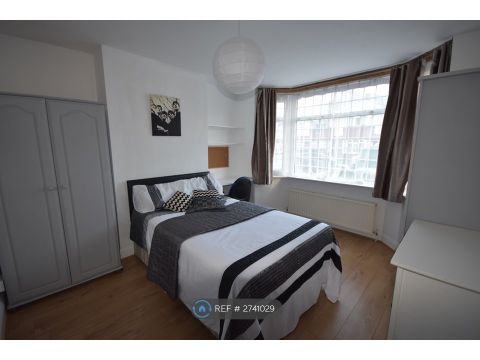 Honeysuckle Road, Southampton SO16