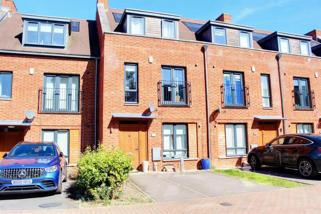 Green Close, Brookmans Park