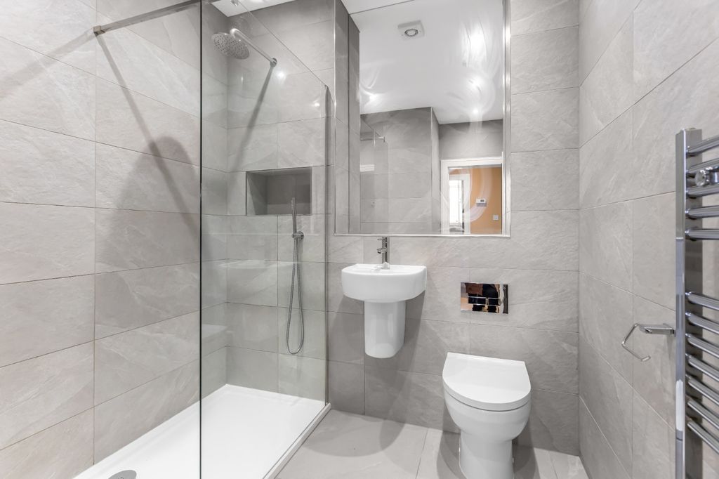 Additional image 8 of 2 bed flat for sale2/1 York Lane, New Town, Edinburgh EH1