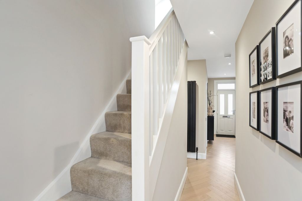 Additional image 12 of 3 bed bungalow for sale11 Marionville Park, Edinburgh EH7