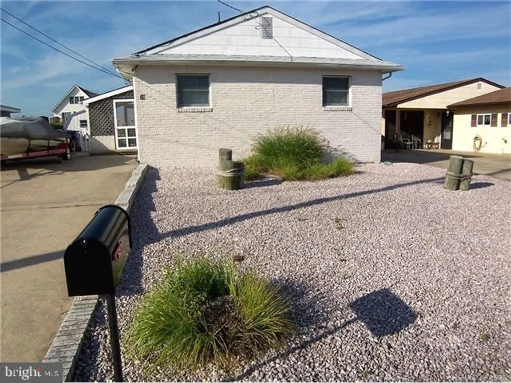 20 W Thames Road, Tuckerton, NJ 08087