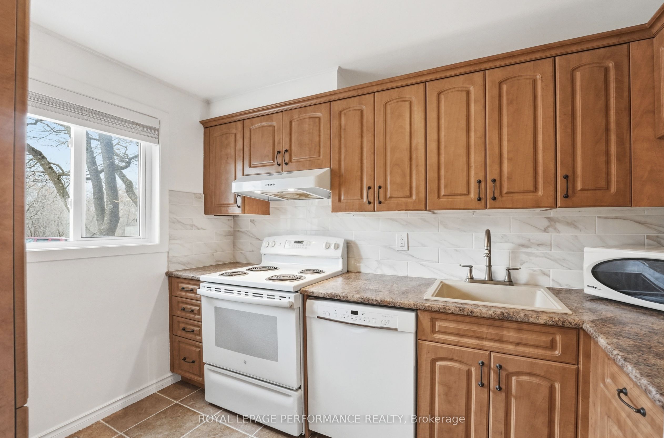 Additional image 4 of 6442 Bilberry Drive, Ottawa, ON, K1C 4P3