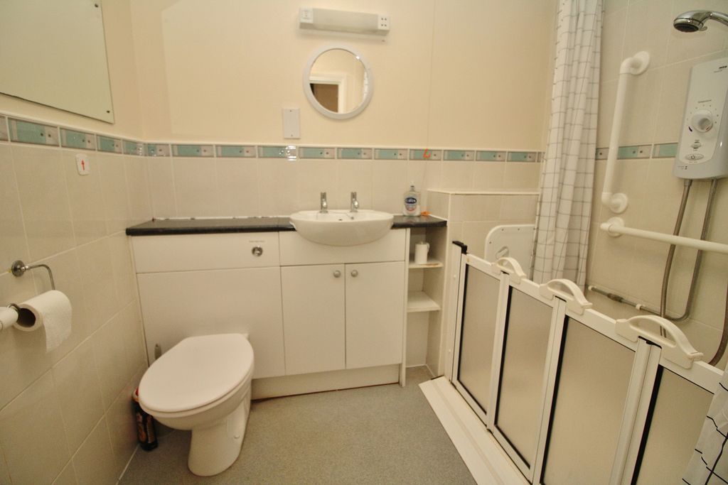 Additional image 5 of 1 bed property for saleOaklands Road, Havant PO9