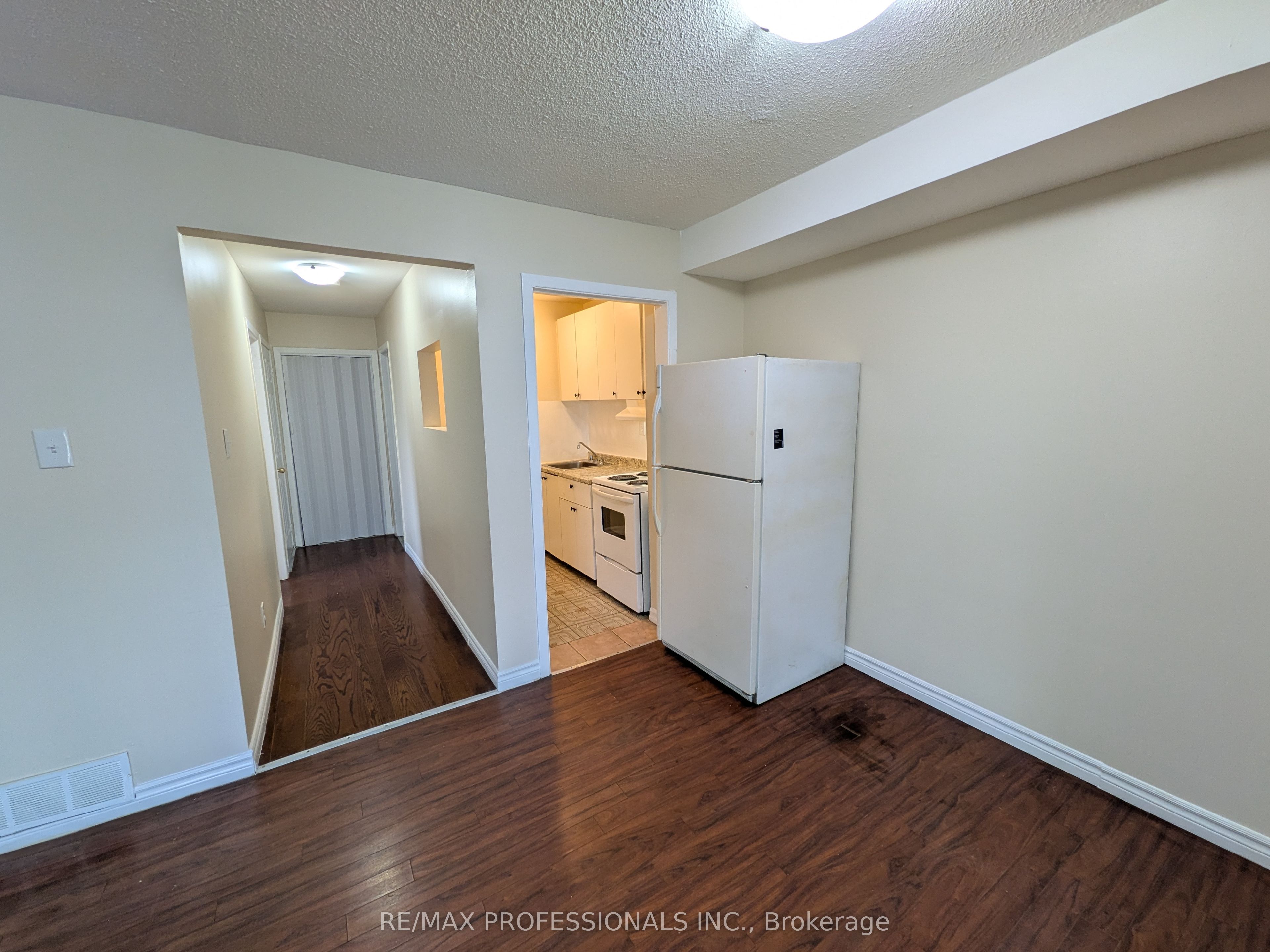 Additional image 4 of Back Suite-3335 Delfi Road, Mississauga, ON, L5L 1S1