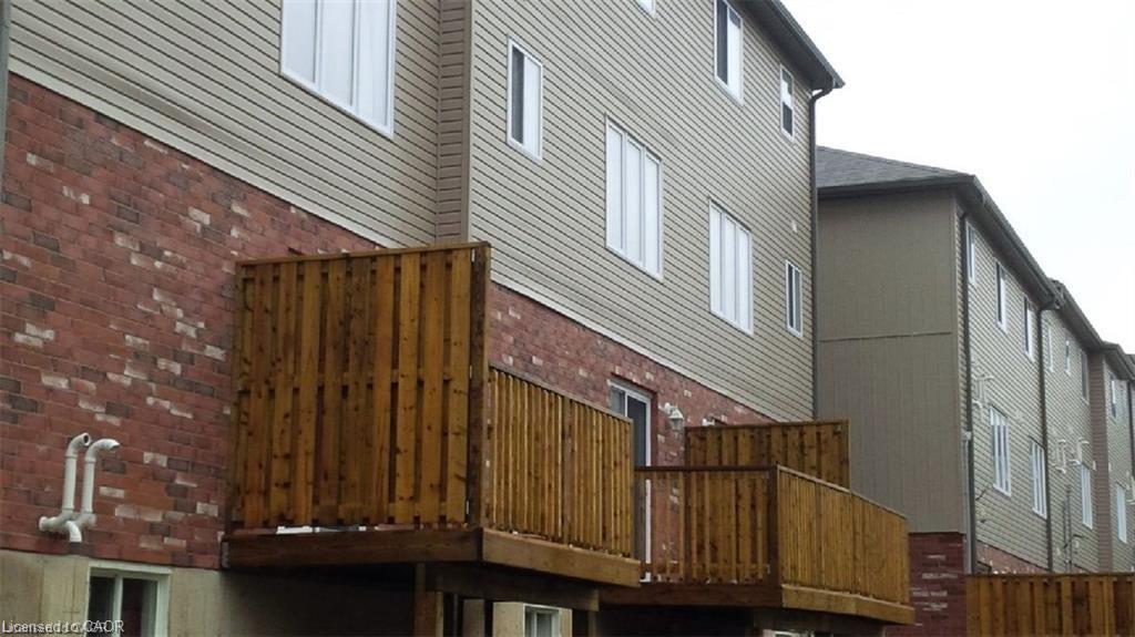 3-55 Mooregate Crescent, Kitchener, ON, N2M 0A6 photo 4