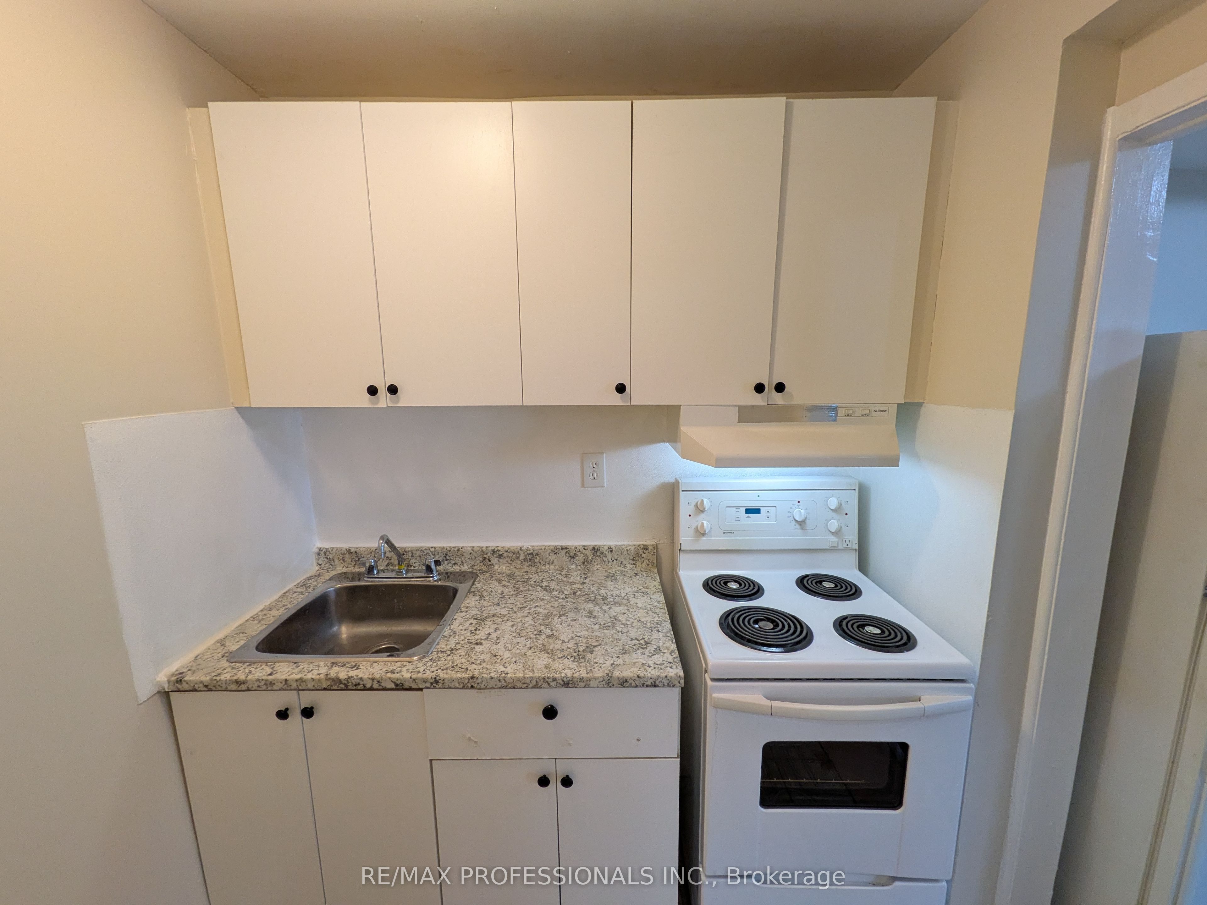 Additional image 6 of Back Suite-3335 Delfi Road, Mississauga, ON, L5L 1S1