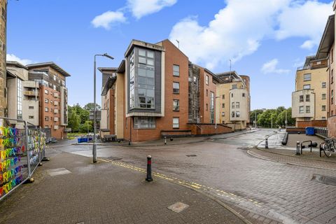 Castle Street, Glasgow G11