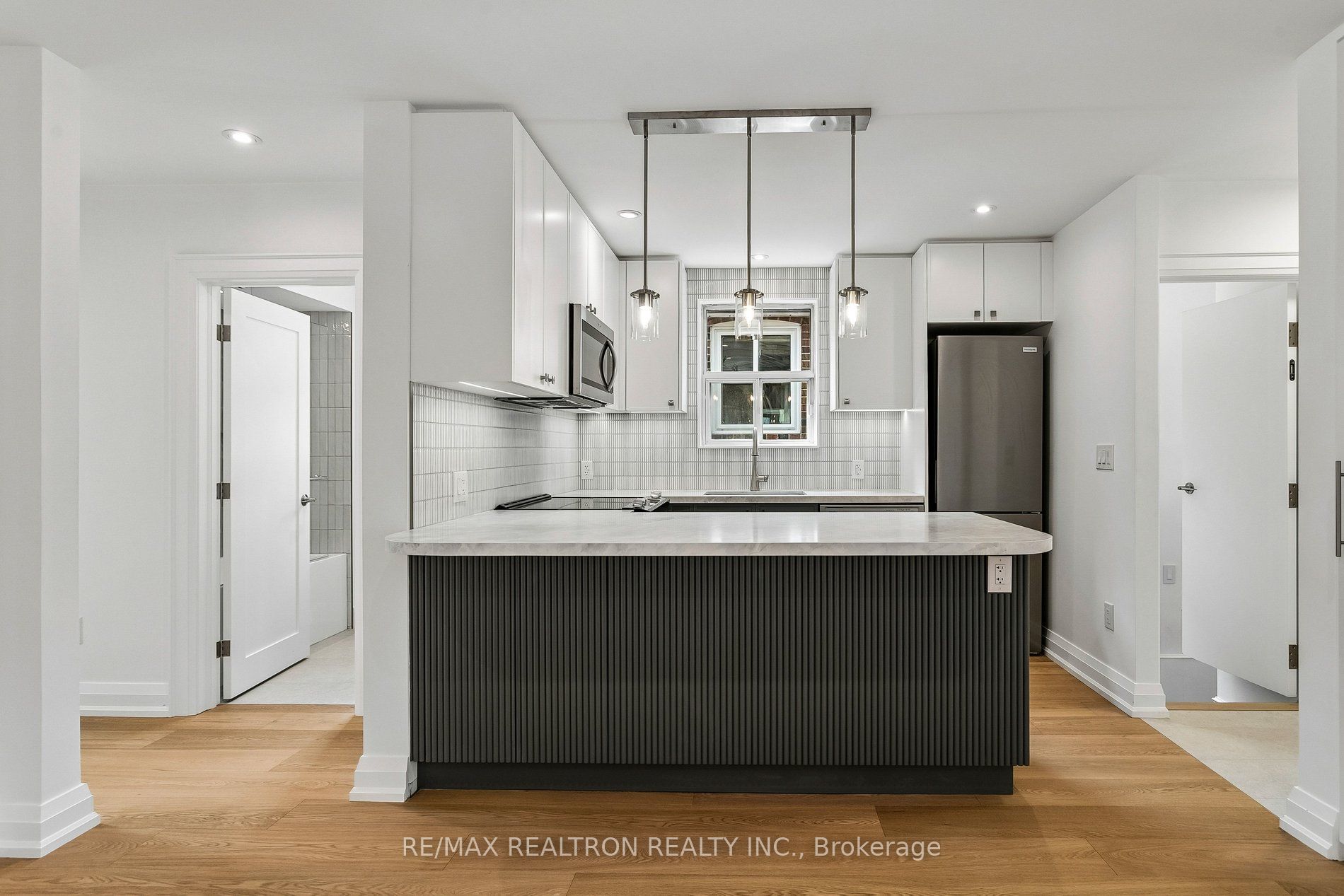 UPPER-73 Lanark Avenue, Toronto, ON, M6E 2G3