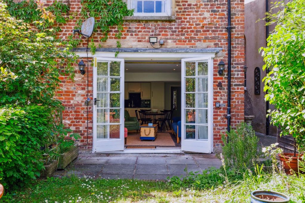 Additional image 5 of 2 bed maisonette for saleSt. Nicholas Road, Salisbury SP1