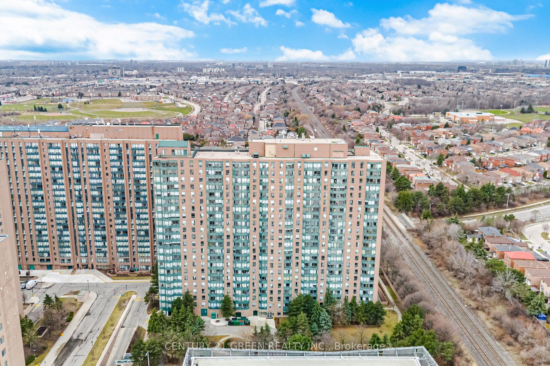 203-135 Hillcrest Avenue, Mississauga, ON, L5B 4B1