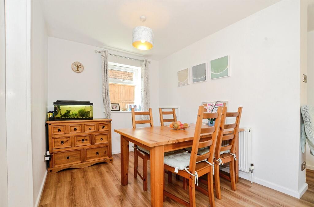 Chesterton Avenue, Harpenden photo 5