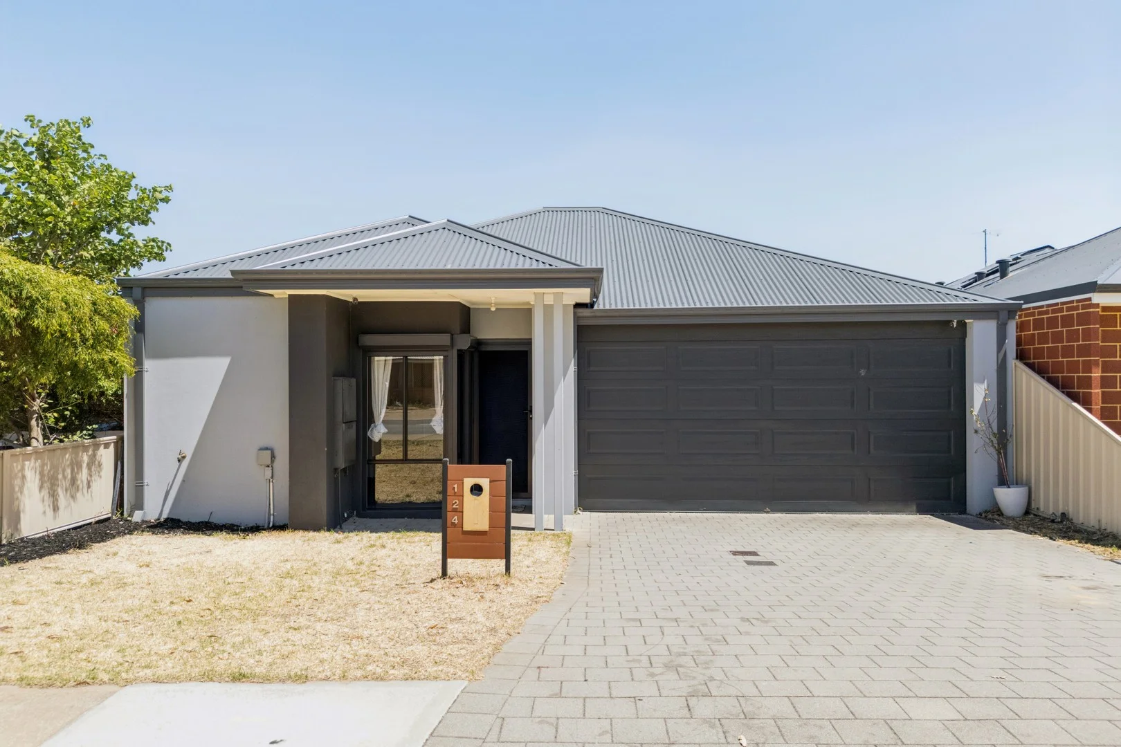 124 Lowanna Way, Armadale WA 6112