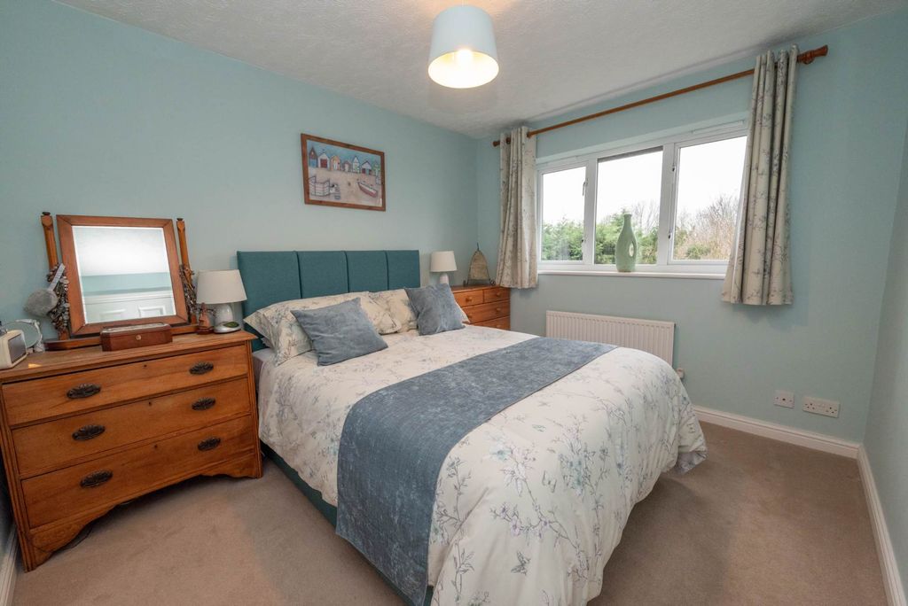 3 bed terraced house for saleAshdown Fields, Chartham CT4 photo 5