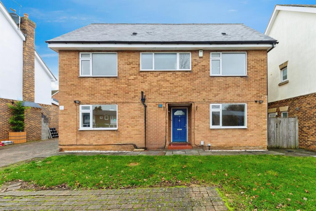 Woods Avenue, Hatfield