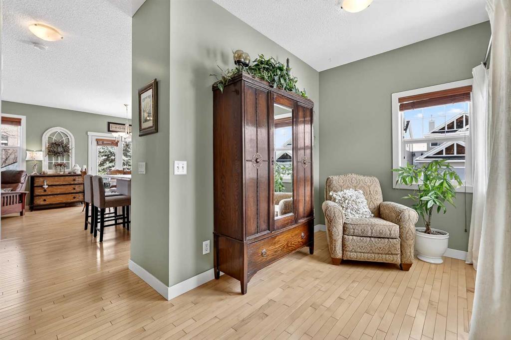 Additional image 5 of 162 Cougartown Circle SW, Calgary, AB, T3H0A3