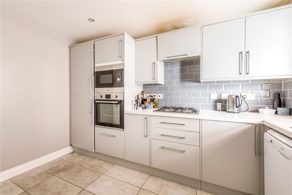 Additional image 3 of 2 bed flat for saleChatsworth Square, Hove, East Sussex BN3