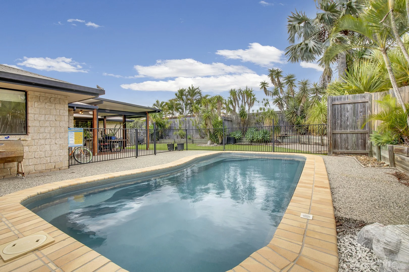 9 Sutherland Court, Telina QLD 4680