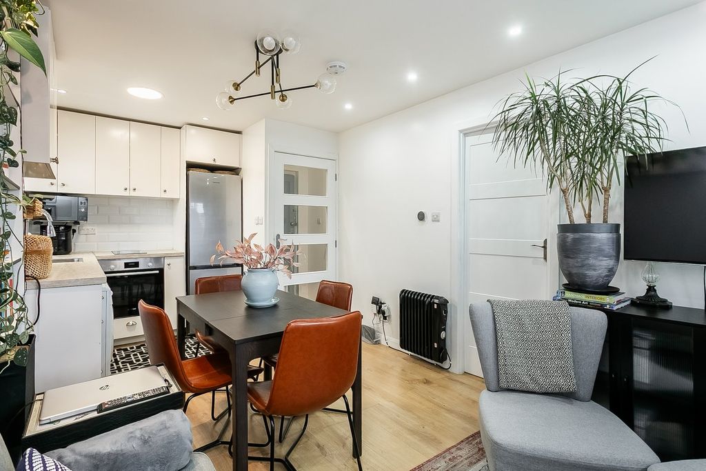 Additional image 3 of 1 bed flat for saleLaichpark Place, Edinburgh EH14